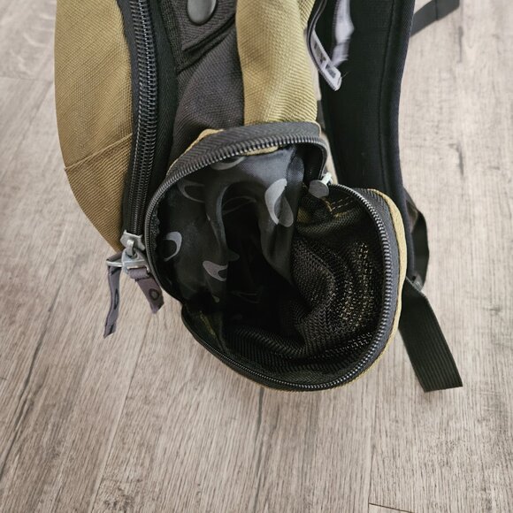 Oakley Icon 2.0 Tactical Field Gear Backpack – Olive Green Black – Unisex - Picture 11 of 13